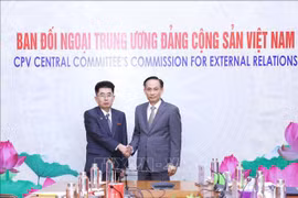 Vietnamese, DPRK senior party officials hold talks