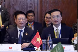 Vietnam joins ASEAN meetings with financial, monetary partners