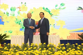 Cambodian delegation pays pre-Tet visit to Long An province