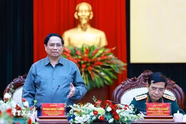 PM looks into Viettel high-tech defence industry operations