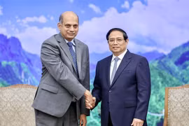 Vietnam welcomes investment in hi-tech, semiconductor industries: PM