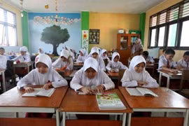 Indonesia urges to tackle education inequality