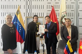 Venezuelan scholars appreciate Vietnamese Party’s achievements