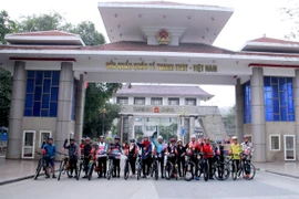Bicycle tour connects Vietnamese, Chinese provinces