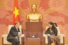 NA Vice Chairwoman Tong Thi Phong (R) and Elder Jeffrey R. Holland at the reception. (Photo: VNA)