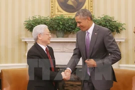 Party General Secretary Nguyen Phu Trong (L) and US President Barack Obama