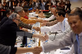 Myanmar: government, armed groups resume talks ahead of election 