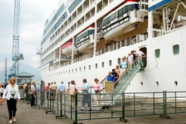 Chan May port receives large luxury cruise liner