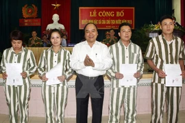Hanoi detention camp frees nearly 300 prisoners