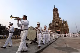 Visit Phạm Pháo craft village: A destination for trumpet lovers