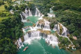 Ban Gioc Waterfall - A wonder in the border area
