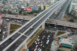 A close up look at the newly opened 10.000 billion VND ring road in Hanoi