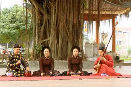 Hanoi works hard to keep ceremonial singing alive 