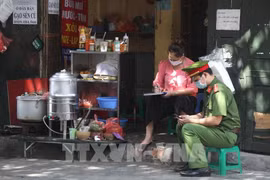 Hanoi raises COVID-19 alert following new infections