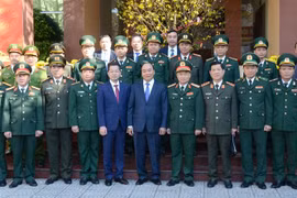 PM pays Tet visit to Da Nang armed forces