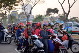Saigon rugs up as “cold” weather descends