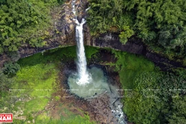 Pristine Lieng Nung waterfall in Dak Nong province
