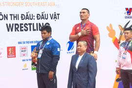 Vietnamese wrestler retires in his prime