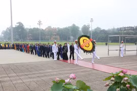 National Assembly deputies pay tribute to President Ho Chi Minh 