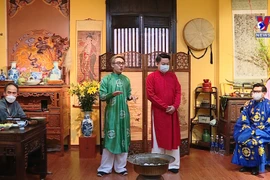 Ancient Ao Dai introduced to Vietnamese ambassadors