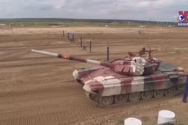 Vietnam’s tank crew receives encouragement during Army Games