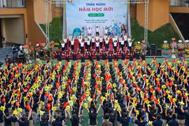 Hanoi’s pupils attend special new school year ceremony