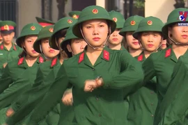 Women enlisting in the army