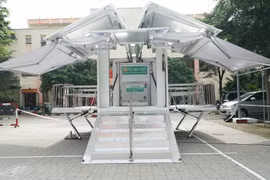 Mobile COVID-19 vaccination serves the elderly in HCM City 