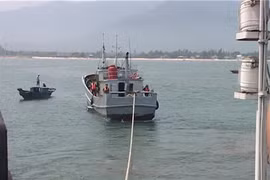 Chinese fishing vessel rescued off Thua Thien-Hue shore 
