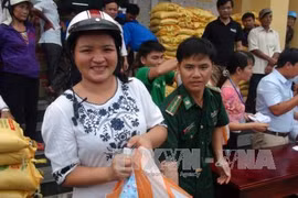 Quang Tri: 7,300 gift packages sent to affected fishermen