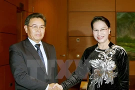 Top legislator receives Lao Front for National Construction officials