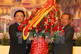 Lao leaders receive Vietnamese Party chief’s special envoy 