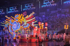 Chingay Parade lights up Singapore 