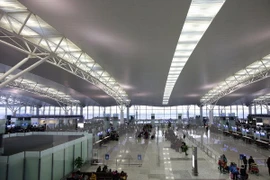 Over 53,000 people go through Noi Bai airport during four Tet days