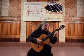 Italian guitarist to perform in Hanoi 