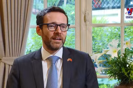 Vietnam-UK relationship at dynamic moment: British Ambassador