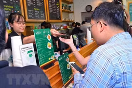 Vietnamese people aiming for a cashless society 