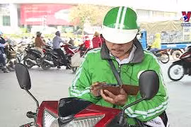 More Vietnamese use ride-hailing services: White book