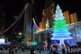 Ho Chi Minh City glowing with Christmas atmosphere