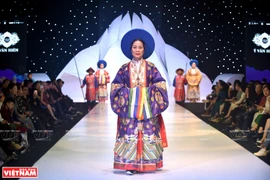 Vitality of Vietnamese ancient costumes