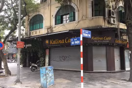 Hanoi closes sidewalk eateries, cafés to curb COVID-19 spread