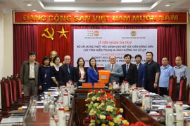 UNFPA presents over 5,700 dignity kits to Vietnamese women 