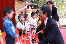 Canon Vietnam promotes 3R practice for environment protection