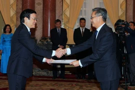 President greets ambassadors of Laos, Ghana, Macedonia 