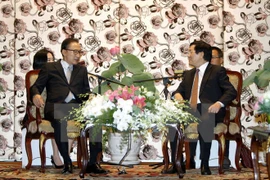  State leader welcomes former RoK President 