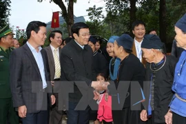 President visits culture-tourism village in Ha Giang 