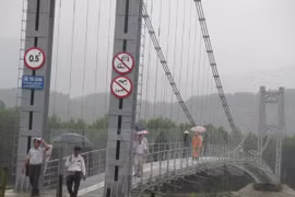 Quang Nam: 13 suspension bridges put to use