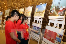 VNA’s archive photos of sea and islands on display 
