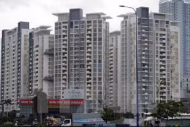Foreigners can't buy, sell houses with cash