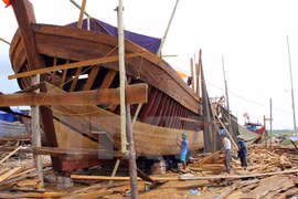 Fishmen receive preferential loans for building their fishing vessel. 